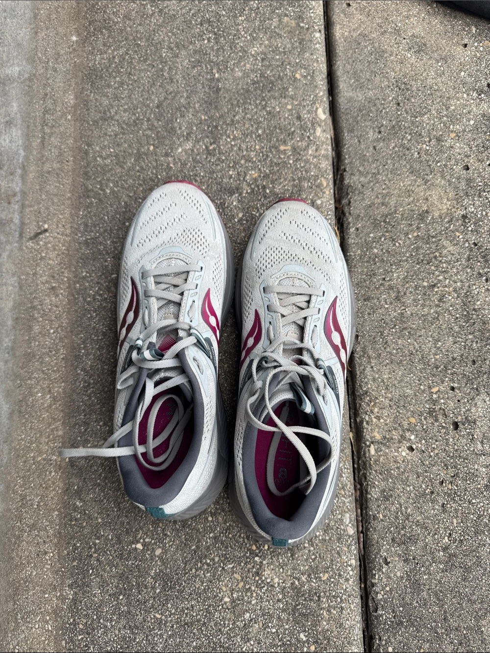 Saucony Women's Gray and Pink Mesh Running Sneakers